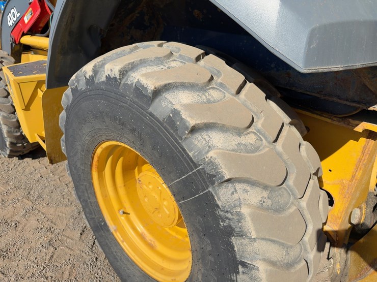 2017-deere-410l-image-15