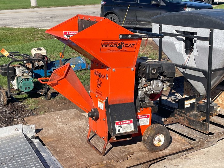 #1821-•-crary-bear-cat-compact-wood-chipper-image-1