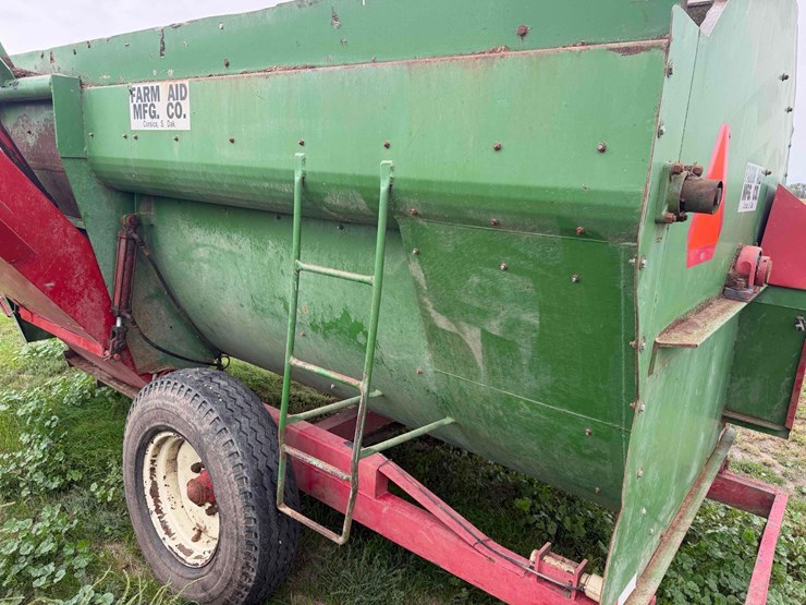 farm-aid-feed-wagon-image-3