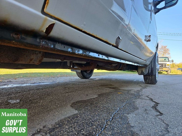 2013-ford-cargo-image-10