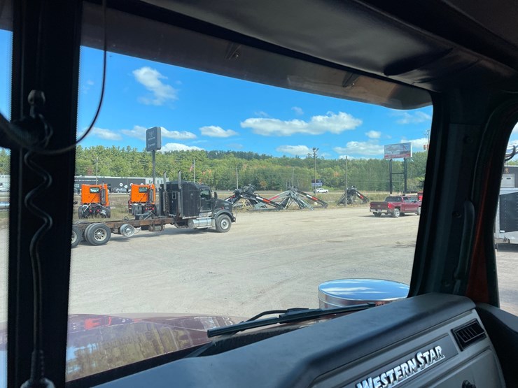 2016-western-star-4900sb-image-75