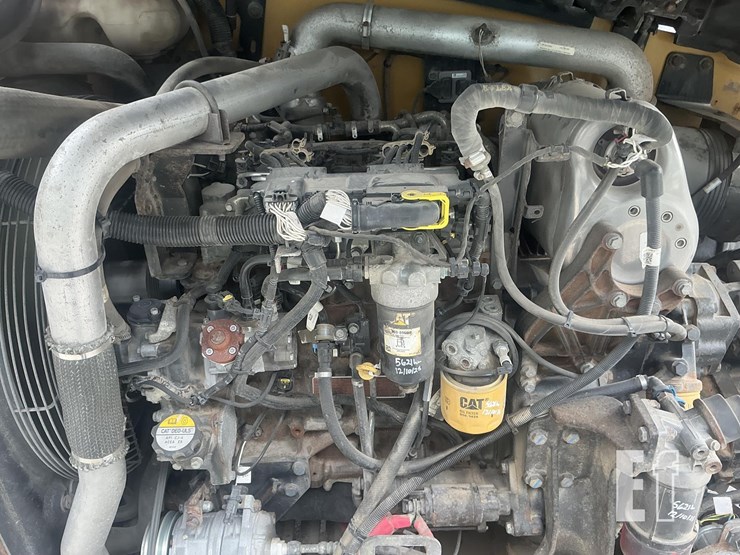 2020-caterpillar-tl642d-image-16