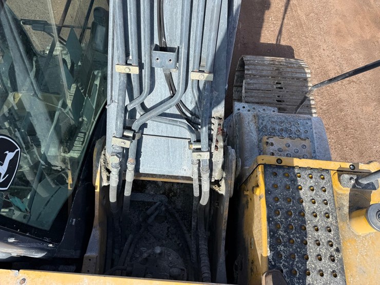 deere-210g-lc-image-40