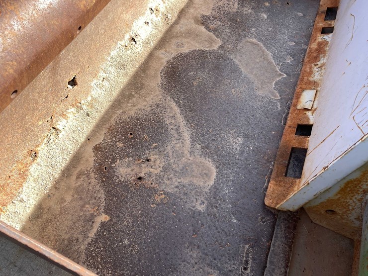 #1815-•-skid-steer-straight-edge-bucket-image-4