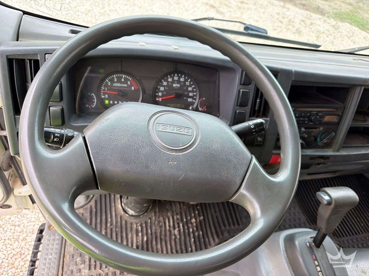 2008-isuzu-npr-image-6