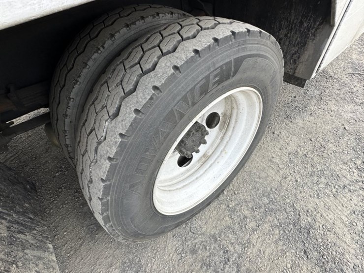 2005-ford-f650-image-12
