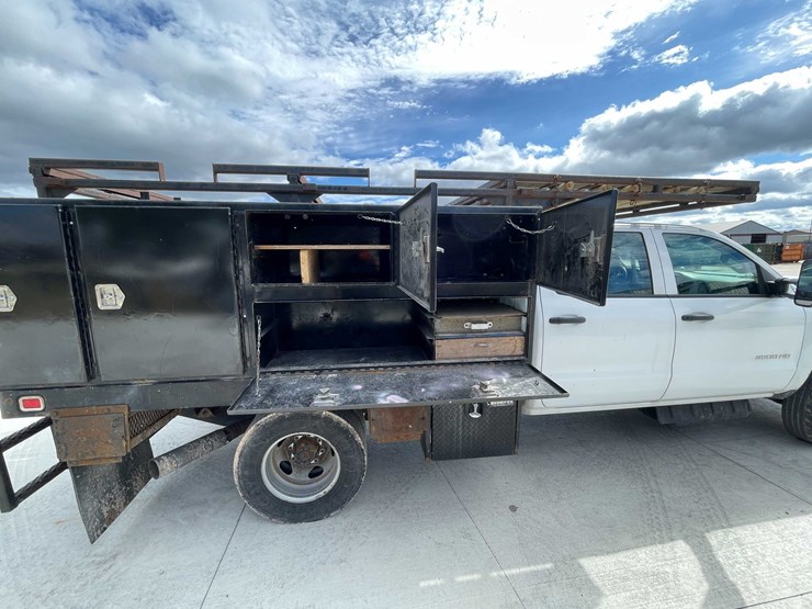 2018-chevrolet-3500-image-43