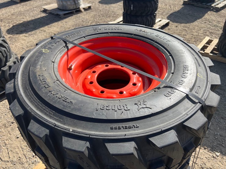 bobcat-heavy-duty-tires-image-5