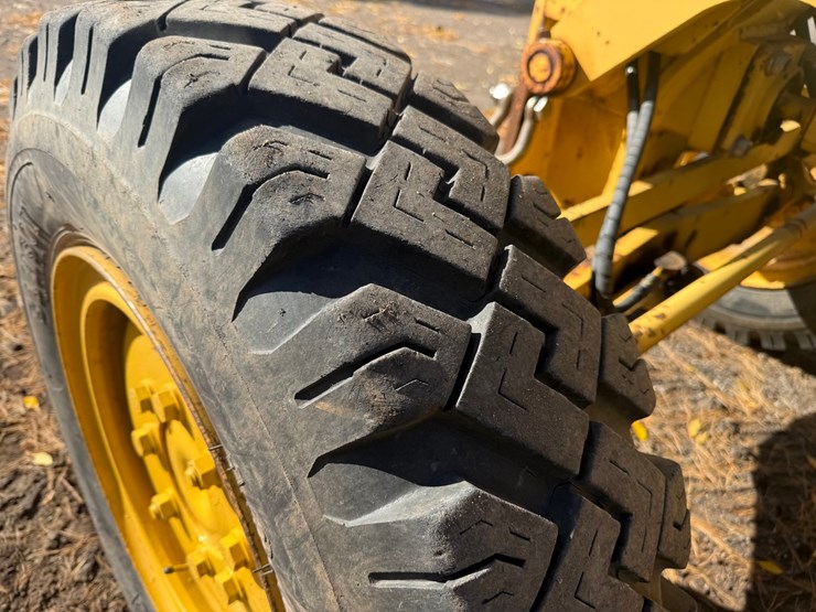 #3534-•-komatsu-gd305a-motor-grader-image-97