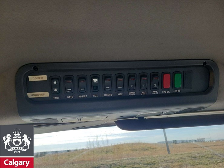 2016-freightliner-114sd-image-22