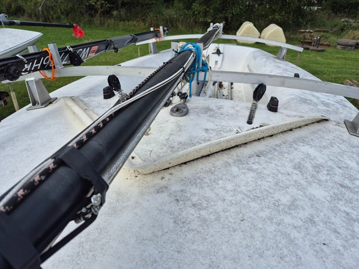 #4007-•-16'-fiberglass-sailboat-image-5