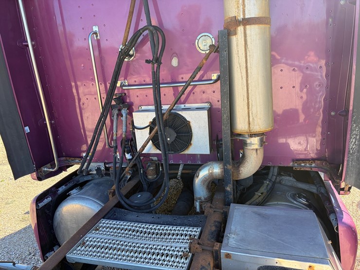 2007-peterbilt-387-image-5