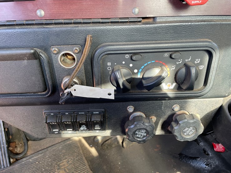 2015-western-star-4900sb-image-84