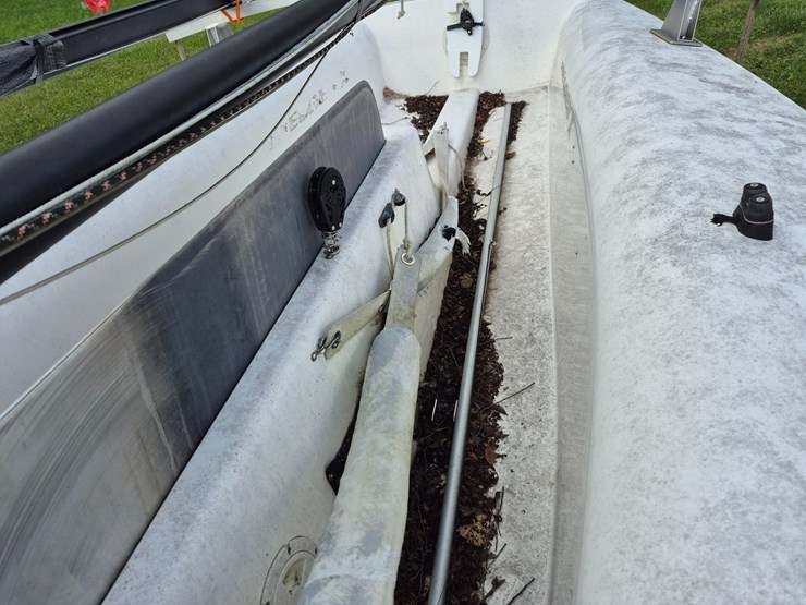 #4007-•-16'-fiberglass-sailboat-image-7