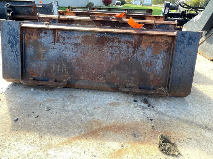 #1812-•-skid-steer-straight-edge-bucket-image-5