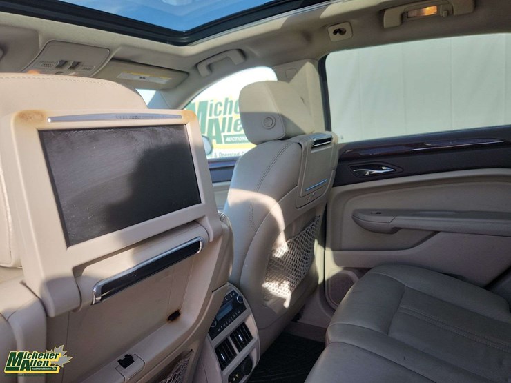 2010-cadillac-srx-image-27