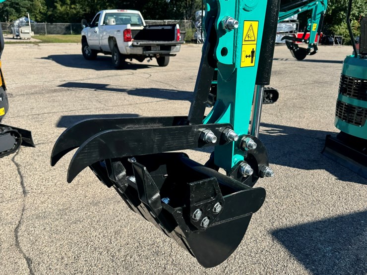 2026-unused-h16r-mini-excavator-image-3