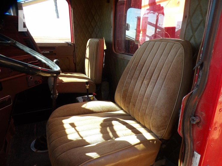 1984-freightliner-flc120-image-13