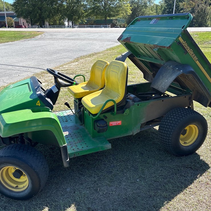 JOHN DEERE GATOR
