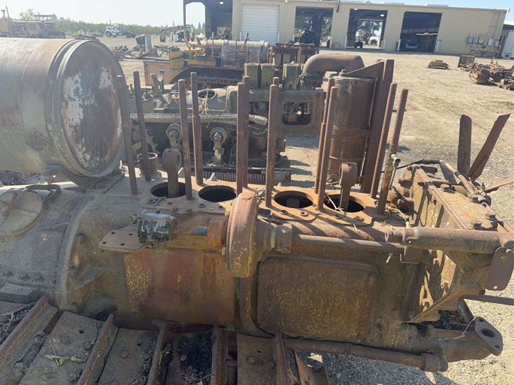 caterpillar-thirty-image-13