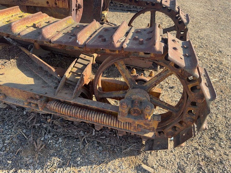 caterpillar-thirty-image-6