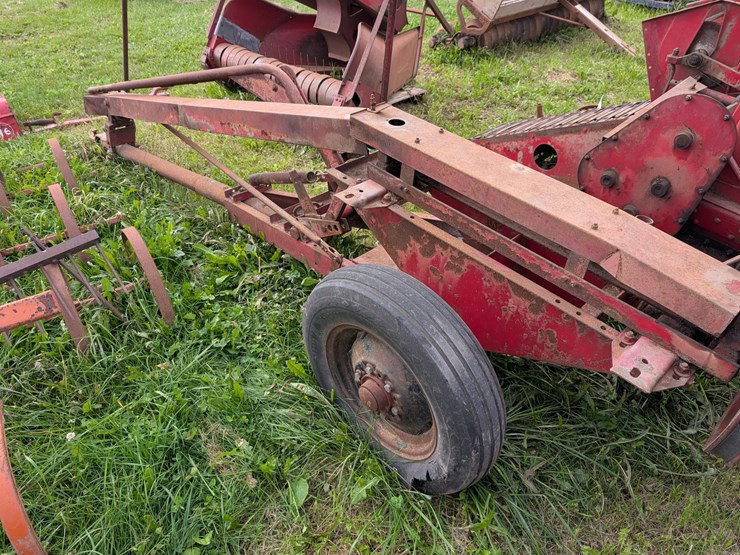 #4050-•-gehl-forage-harvester-image-13