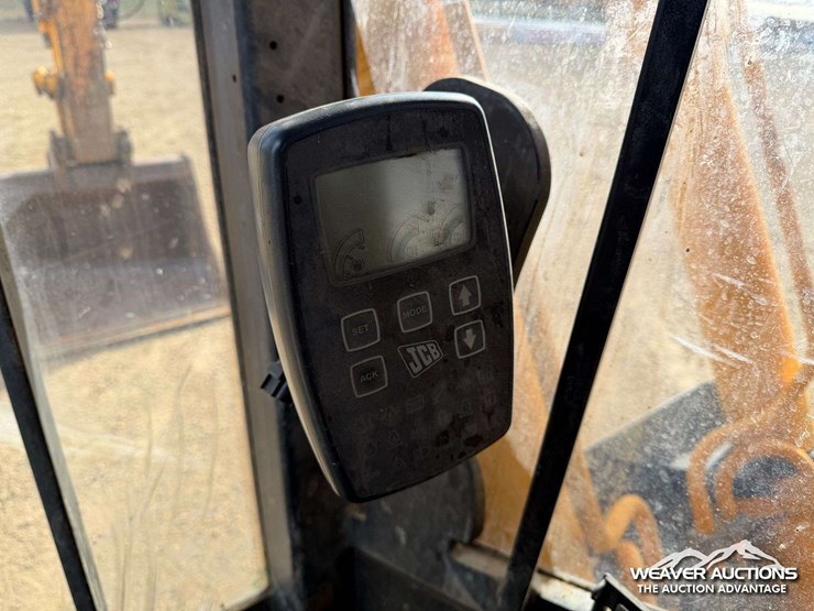 jcb-js220-lc-image-13