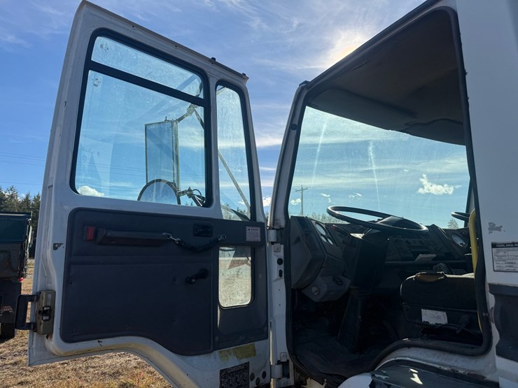 2002-freightliner-fc70-image-77