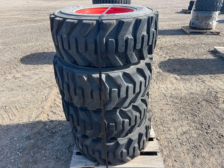 bobcat-heavy-duty-tires-image-1
