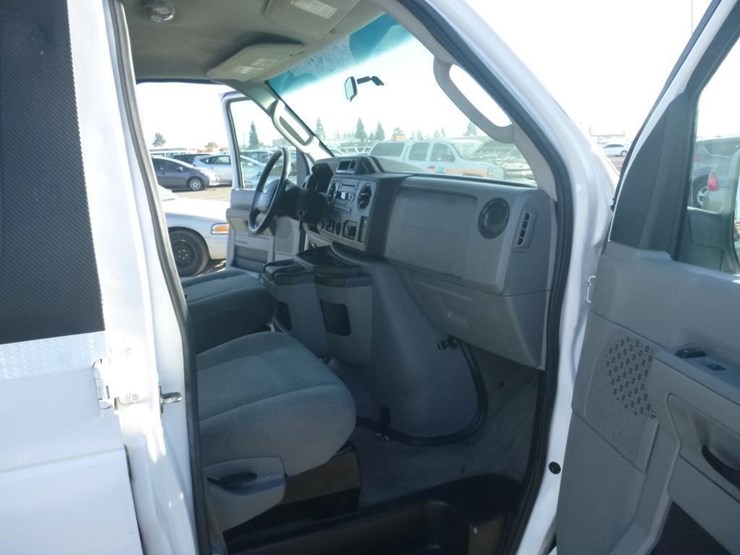 2014-ford-econoline-350-image-6