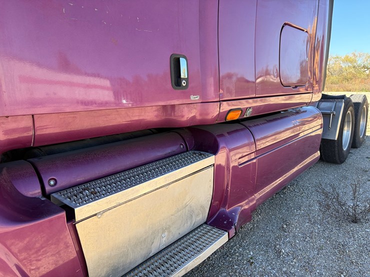 2007-peterbilt-387-image-11