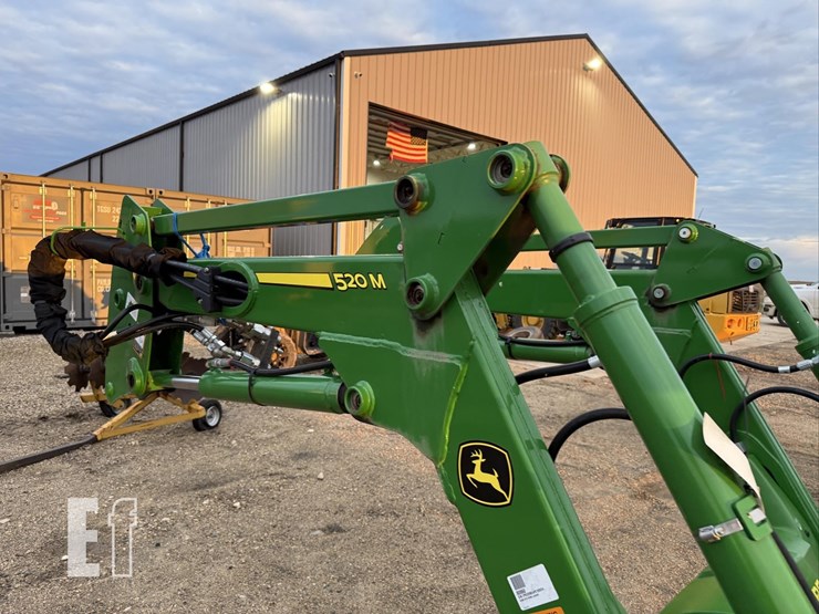 2023-john-deere-520m-image-10