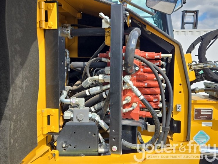2020-deere-85g-image-36