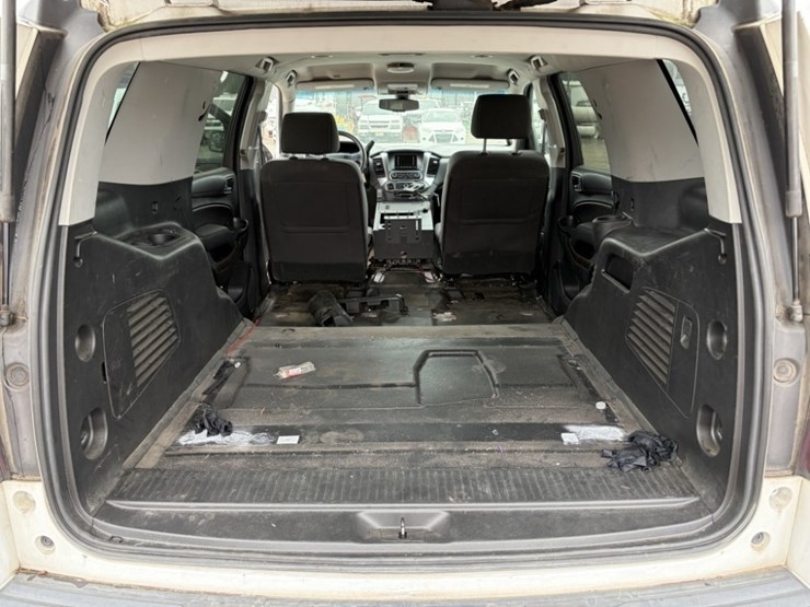 2017-chevrolet-tahoe-image-21