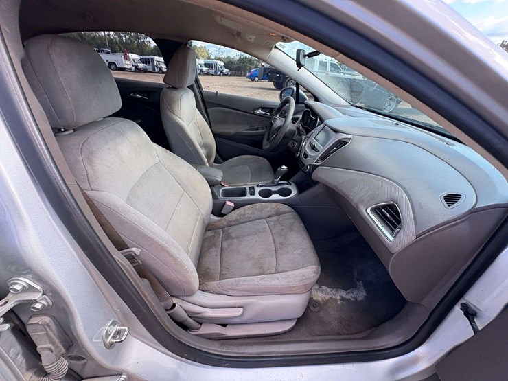 2017-chevrolet-cruz-4-door-sedan-(231,913-miles)-image-18