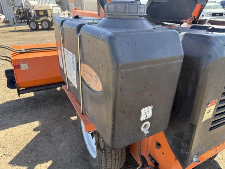 lay-mor-sm-300-3-wheel-broom-image-30