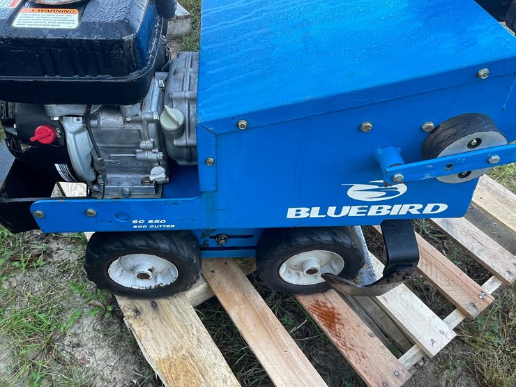#3174-•-bluebird-sc550-sod-cutter-image-4