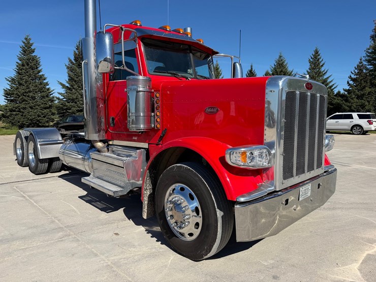 2020-peterbilt-389-image-7