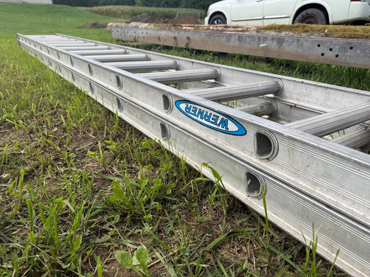 #4043-•-werner-aluminum-extension-ladder-image-7