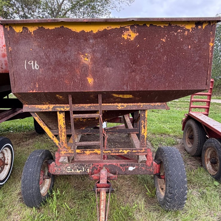 #4013 • Farm King Gravity Box