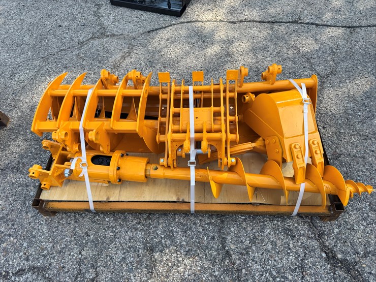 qty-(8)-cat-301-excavator-attachment-...-see-description-image-2
