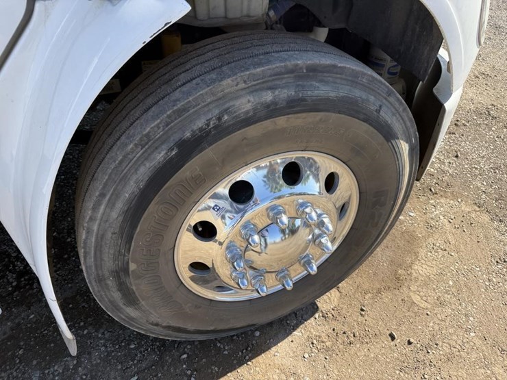 2016-freightliner-mechanics-truck-image-19