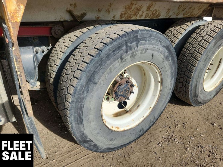 2018-freightliner-m2-106-image-9