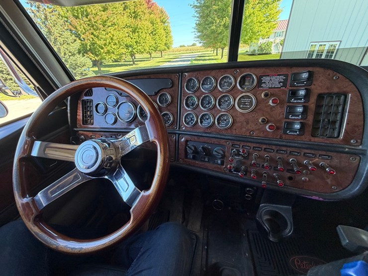 2005-peterbilt-378-image-55