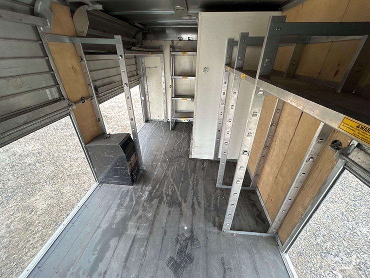 2015-chevrolet-express-4500-image-14