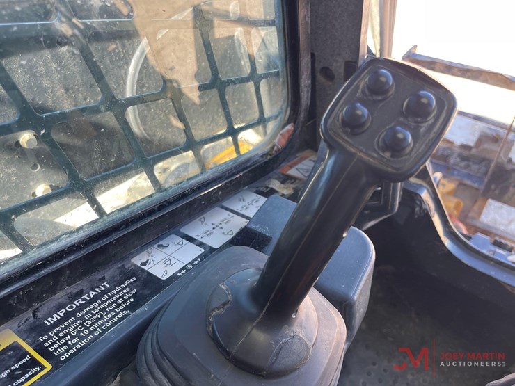 2023-deere-332g-image-22