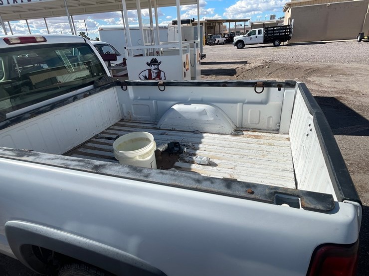 2002-chevrolet-silverado-2500-image-7