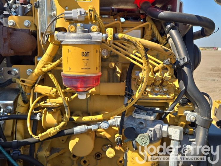 2021-caterpillar-cb34b-image-28
