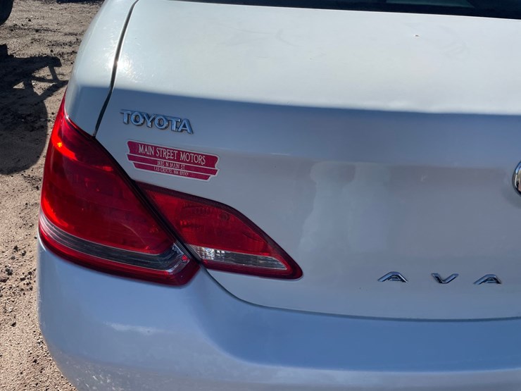 #2762-•-2005-toyota-avalon-(title-in-delay)-image-17
