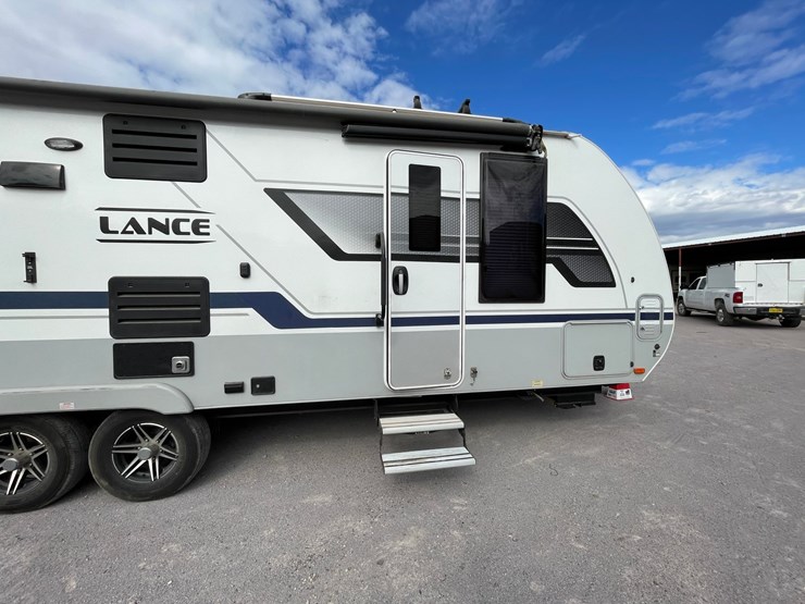 #2824-•-2022-lance-travel-trailer,-(has-new-mexico-title)-image-100